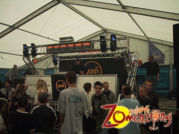 Kadefeesten Zondag 09-09-2001 Yorin drive in show (28).JPG